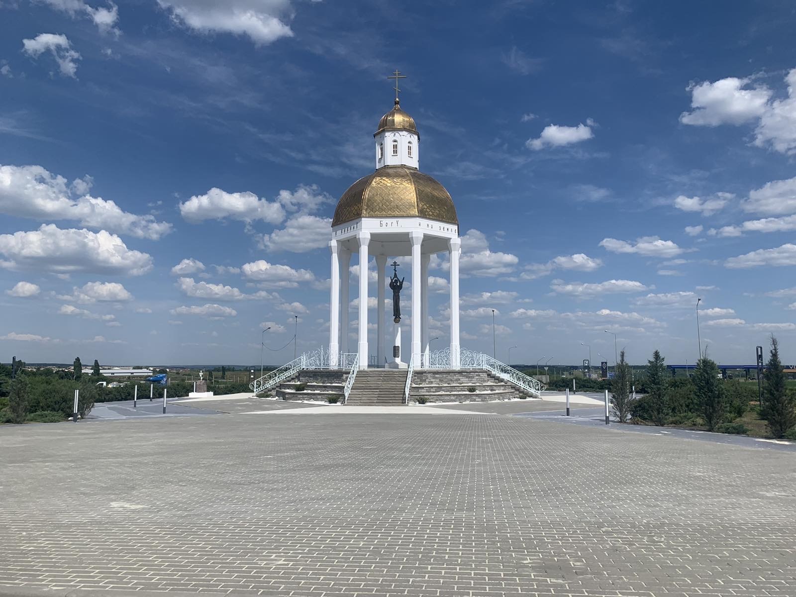 Ротонда — Часовня в честь Рождества Христова, является символом Белгородского района, Белгородской областиУкажите название.